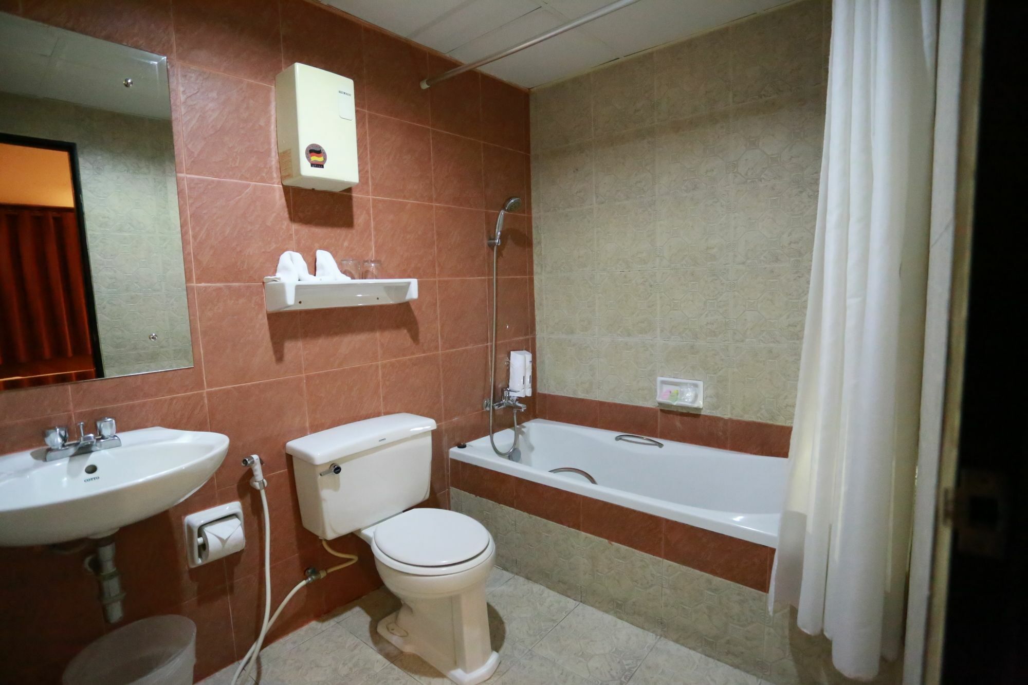 בנגקוק Travel Lodge Surawong (Adults Only) מראה חיצוני תמונה