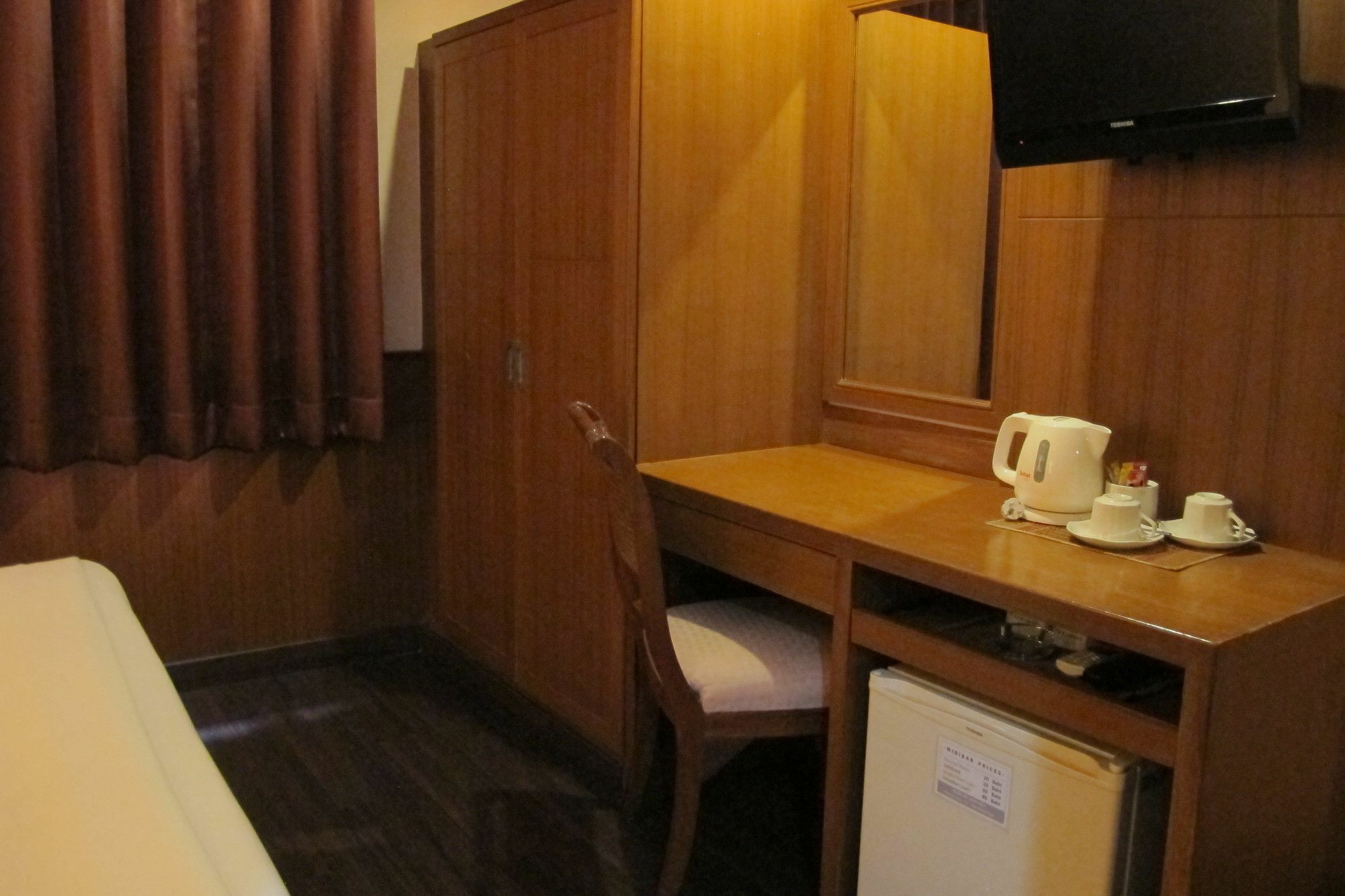 בנגקוק Travel Lodge Surawong (Adults Only) מראה חיצוני תמונה